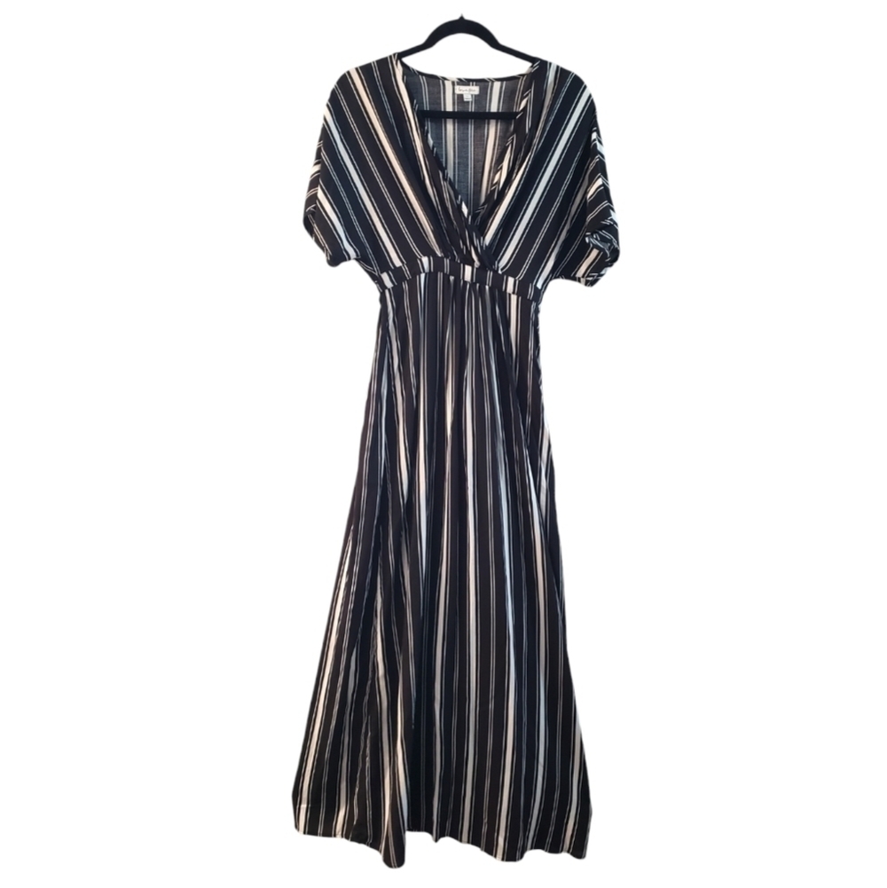 LOVER FIRE  Maxi Dress , Color Black and white. Size XS